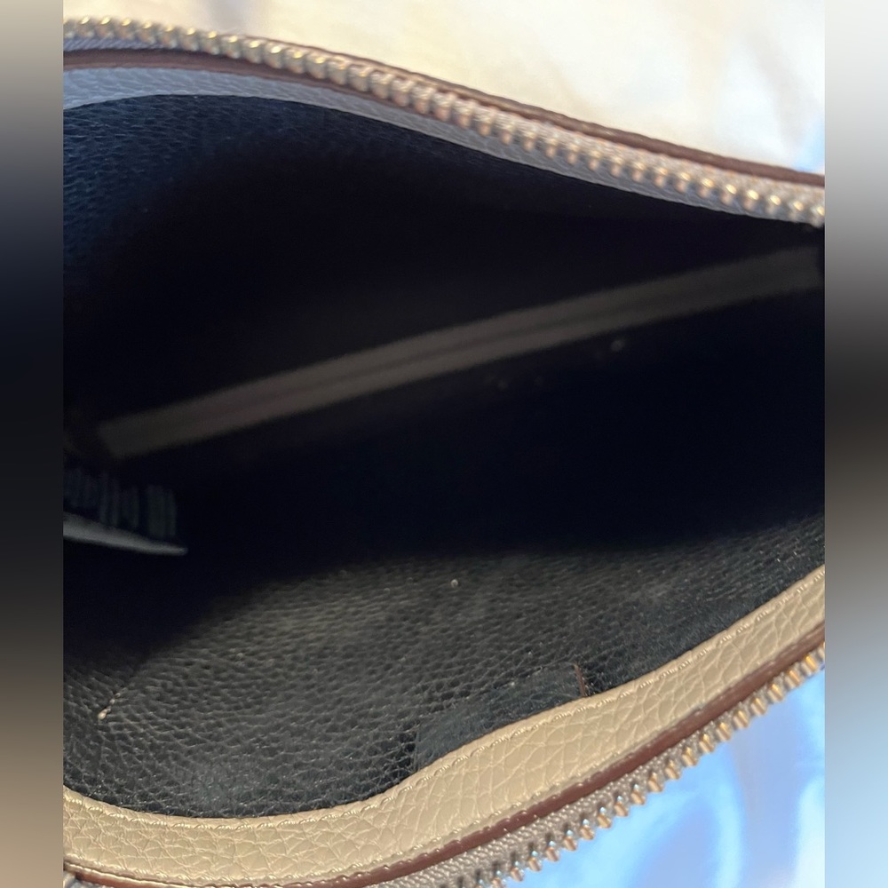 Ralph Lauren 👜 purse, gray pebbled leather with adjustable over shoulder strap - Picture 8 of 9